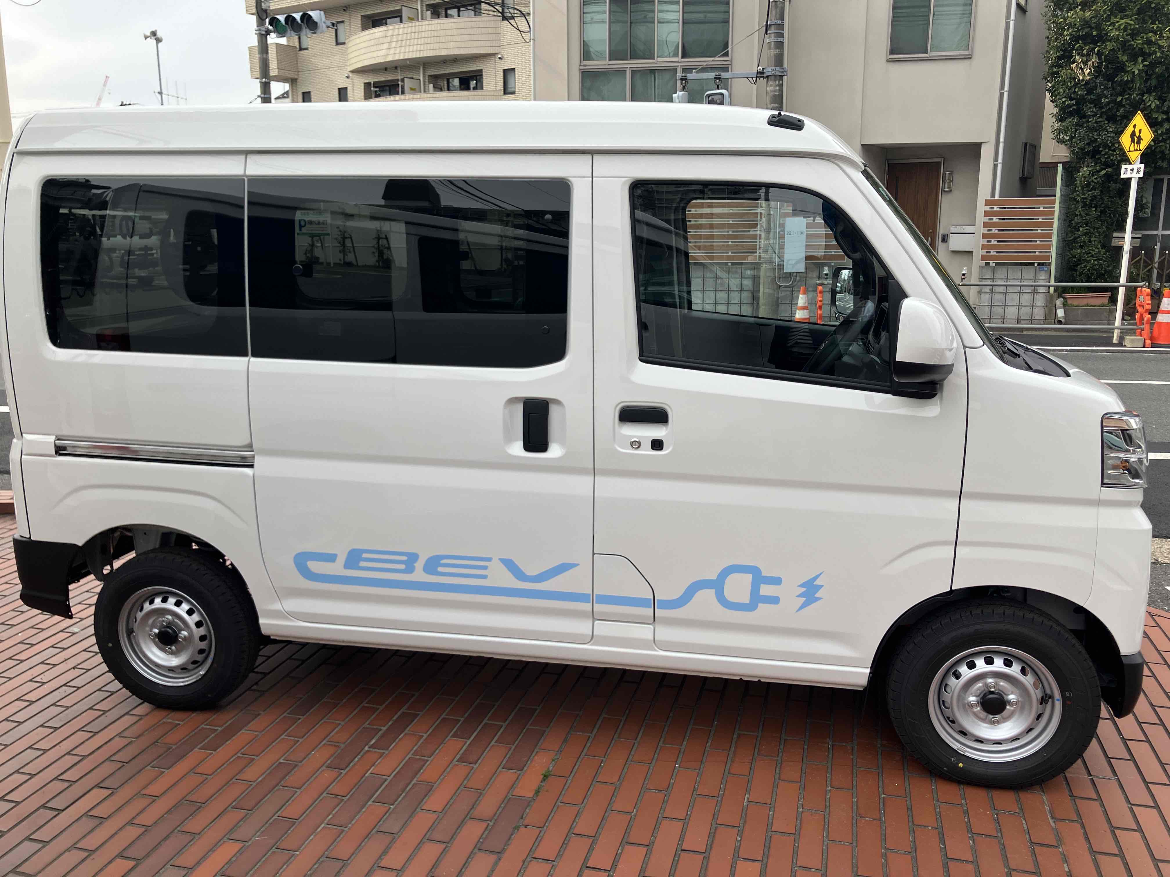 eハイゼットカーゴ ” お待たせいたしました⚡ | ダイハツ東京